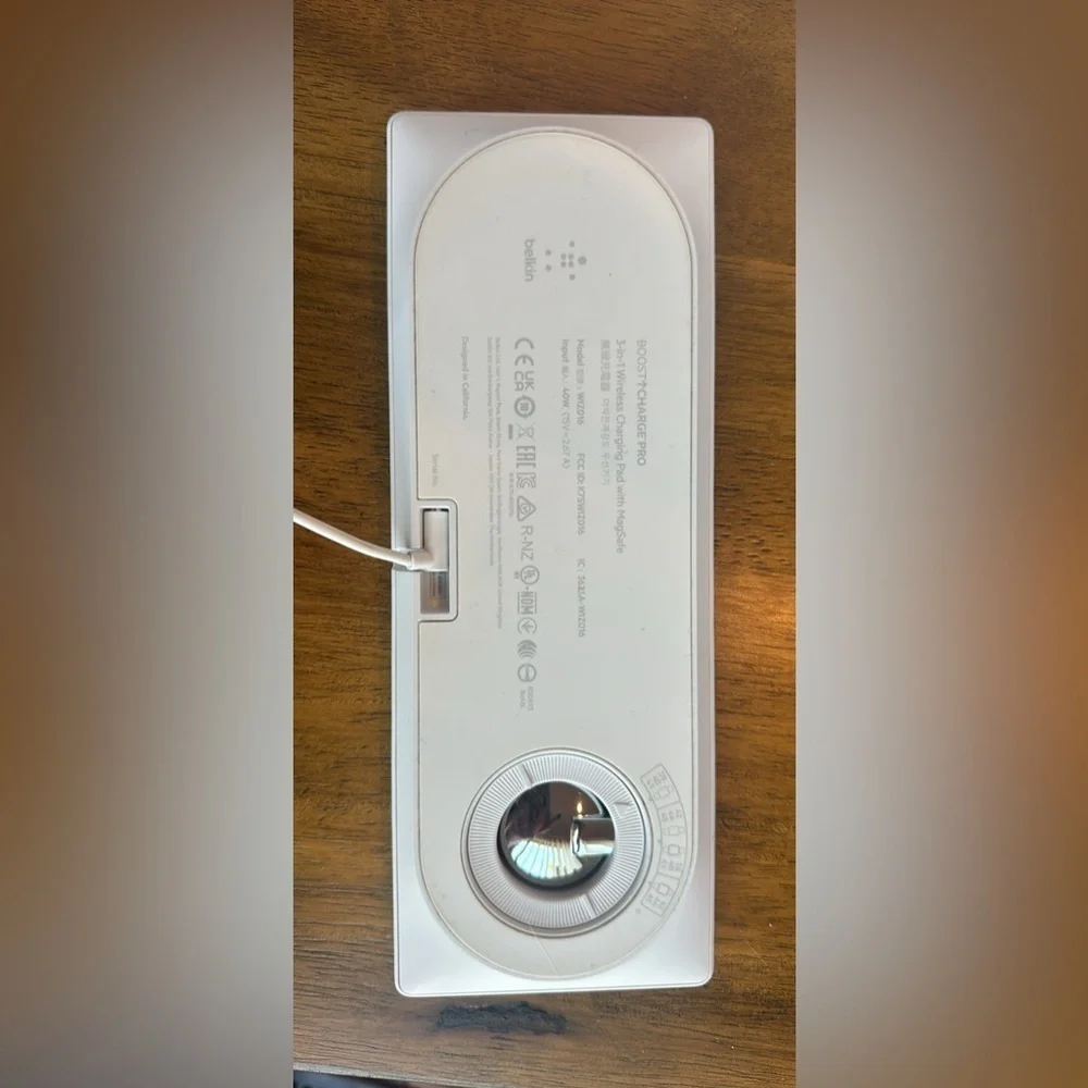 Belkin MagSafe 3-in-1 Wireless Charging Pad — White — Excellent Condition